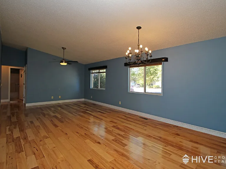 1041 Oak View Ct — Photo 3