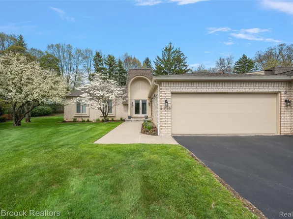 5175 Woodlands Dr, Bloomfield Hills, MI 48302
