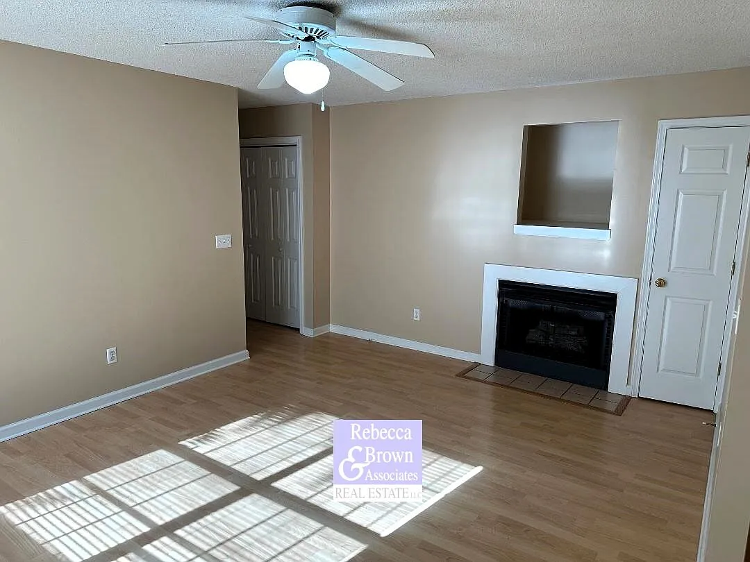 2 bed, 810 sqft, $1,100 — Photo 3