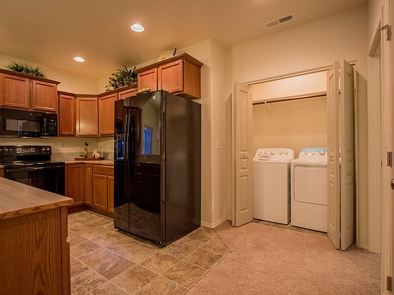 Canyon-Kitchen-Laundry