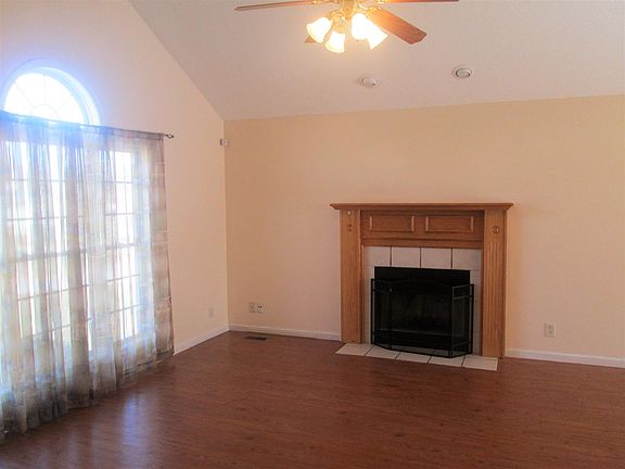 4th image of 1004 Garfield Way