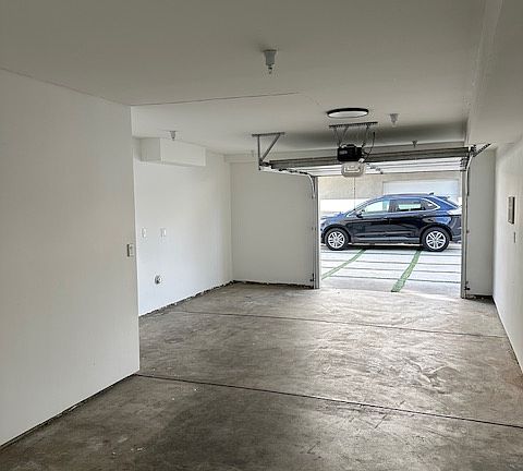 4th image of 14247 1/4 Sylvan St