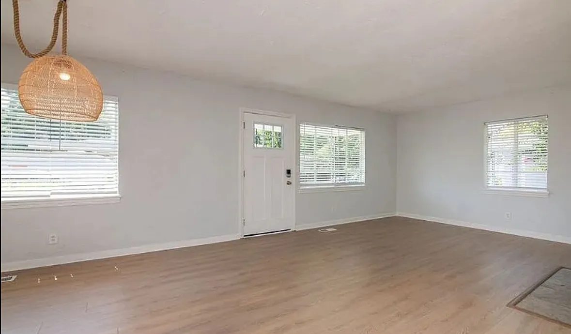 3 bed, 1146 sqft, $1,800 — Photo 2