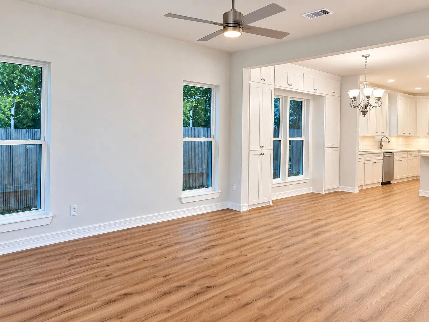 2 bed, 1.0 bath, 797 sqft, $1,400 — Photo 3