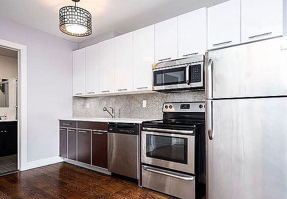 3rd image of 168 Throop Ave #3B