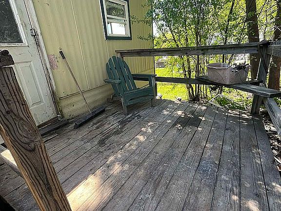 5th image of 9 S Lonergan Ln