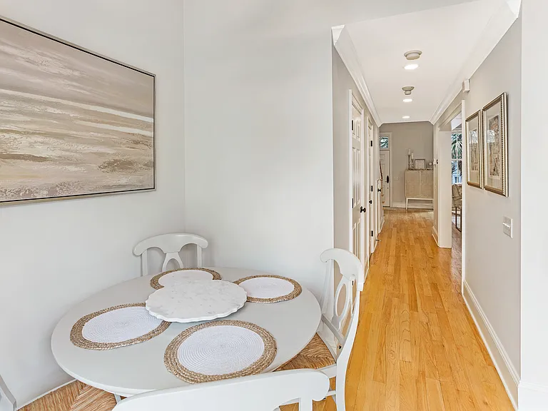 712 Barnard St — Photo 13