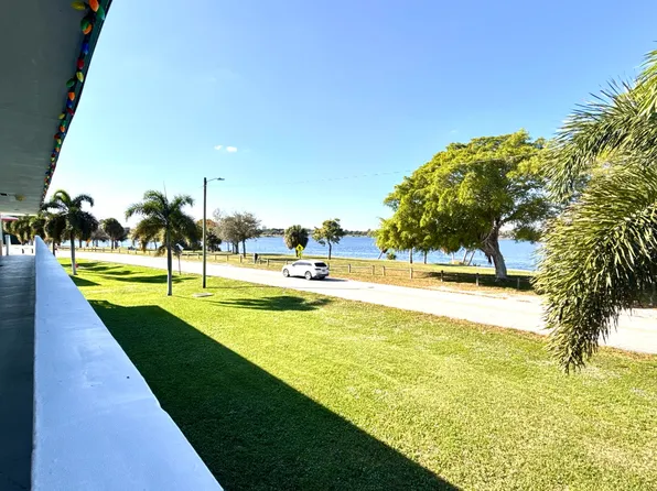 2102 Lake Osborne Drive #15, Lake Worth Beach, FL 33461