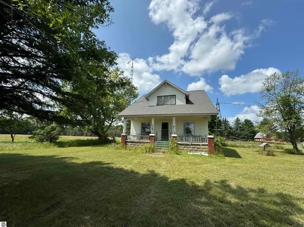 7727 N Gray Rd, Lake City, MI 49651