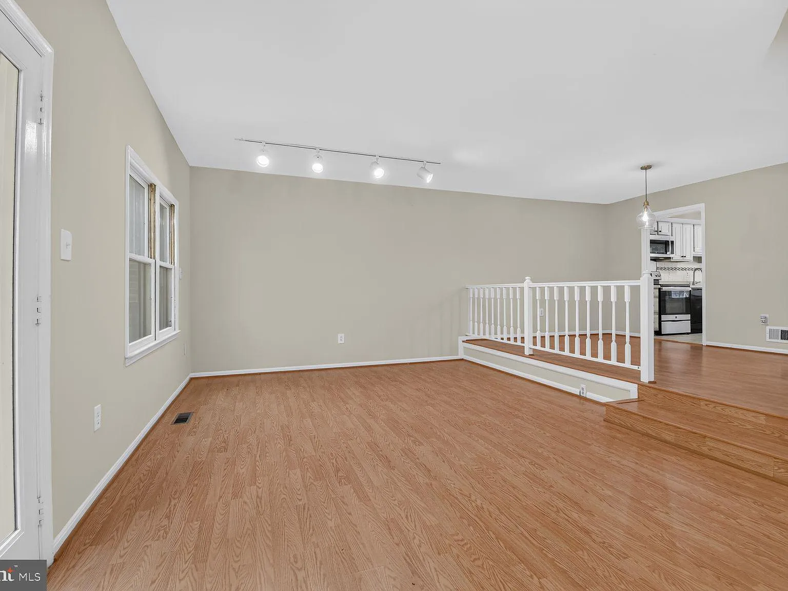 3 bed, 4.0 bath, 1890 sqft, $4,000 — Photo 3