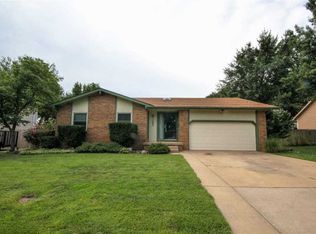 1607 E Brendonwood Rd, Derby, KS 67037