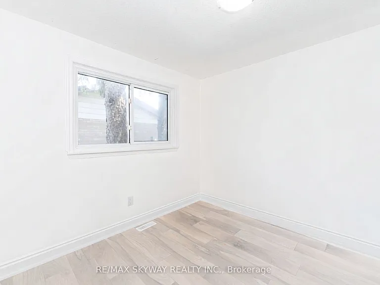 457 Woodward Ave N — Photo 38