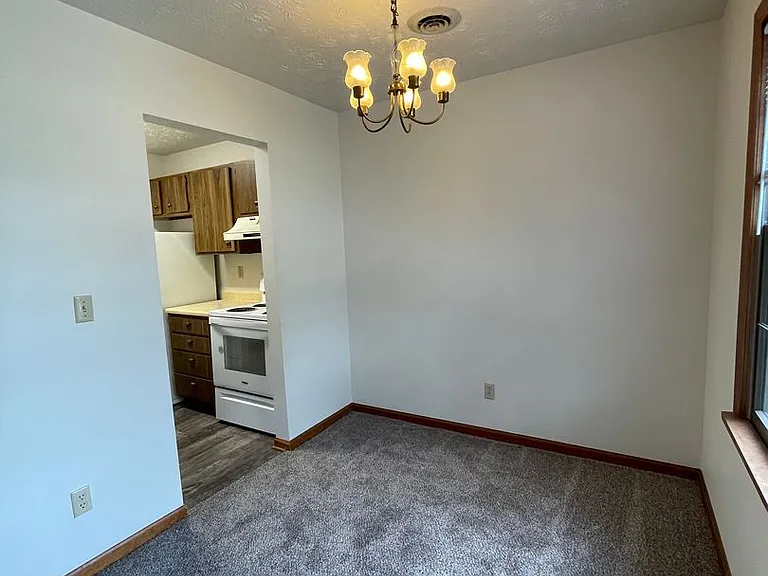Lynn-Gail Apartments — Photo 5