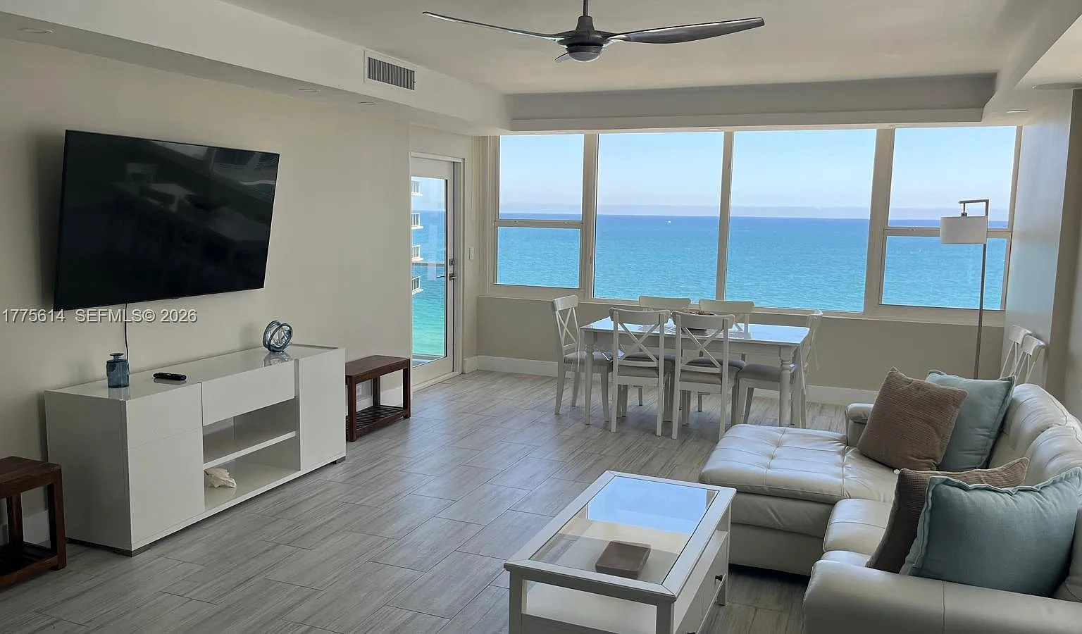 Alexander Towers Condo — Photo 3