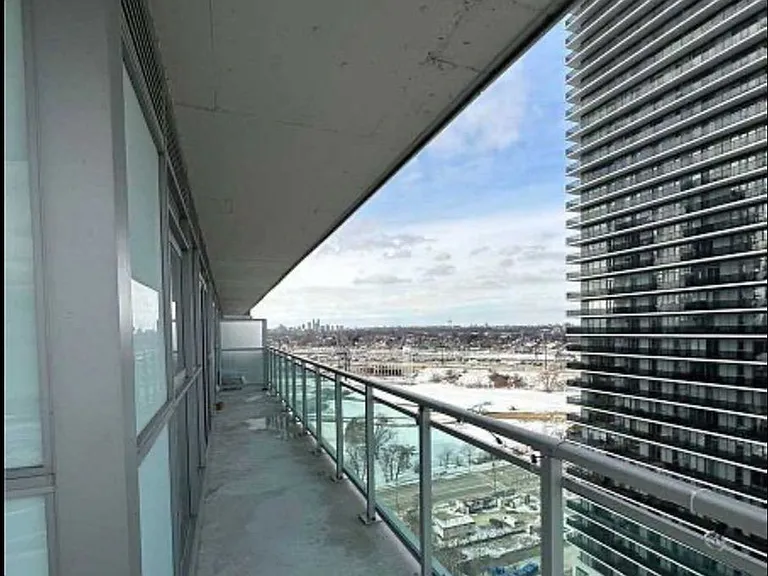 33 Shore Breeze Dr #1809 — Photo 3
