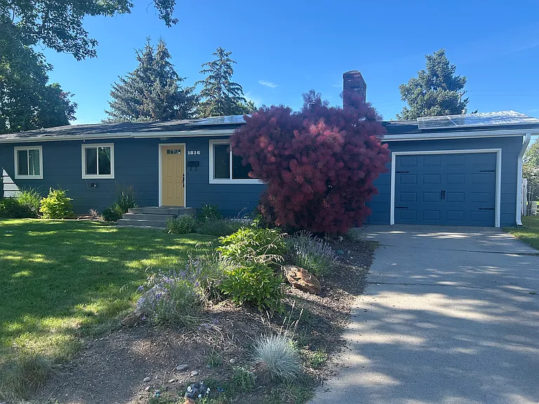 1816 Dixon Ave — Photo 2