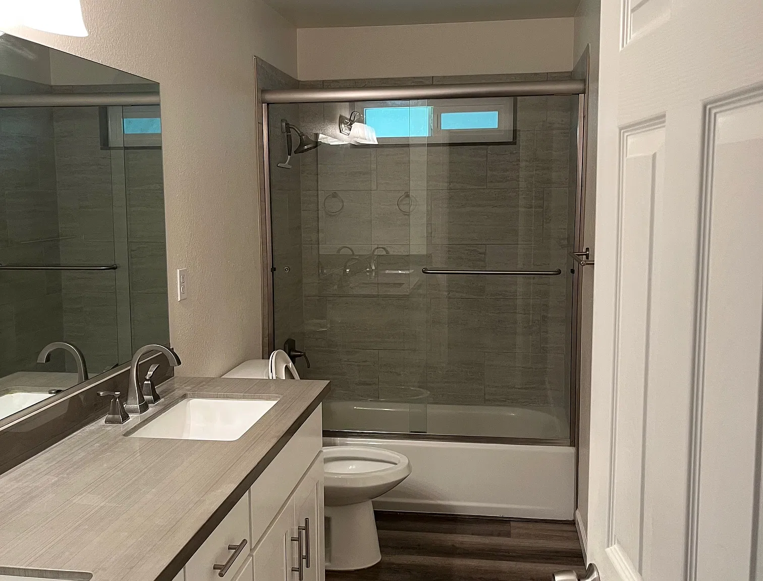 3 bed, 1355 sqft, $2,300 — Photo 2