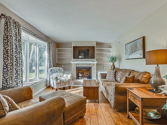 3rd image of 51634 Forestbrook St