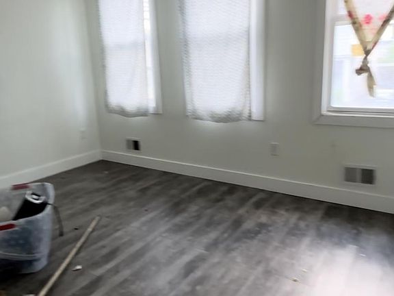 4th image of 77-79 Smith St #1L