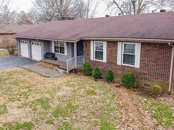 3rd image of 2305 Woodland Dr