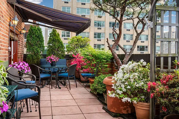 Sold by Compass | media 7