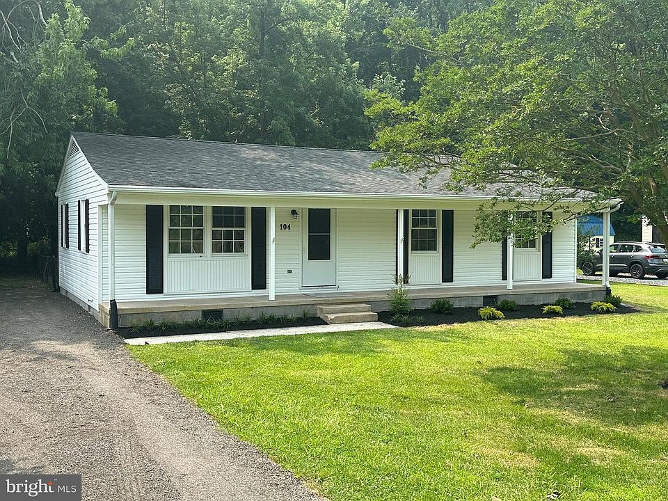 1st image of 104 Maple Ave