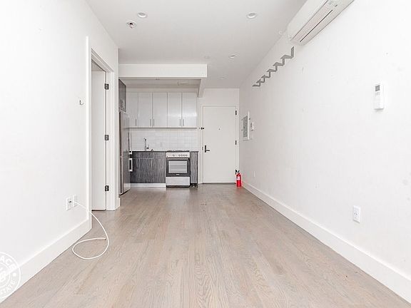 5th image of 824 Saint Johns Pl #L7