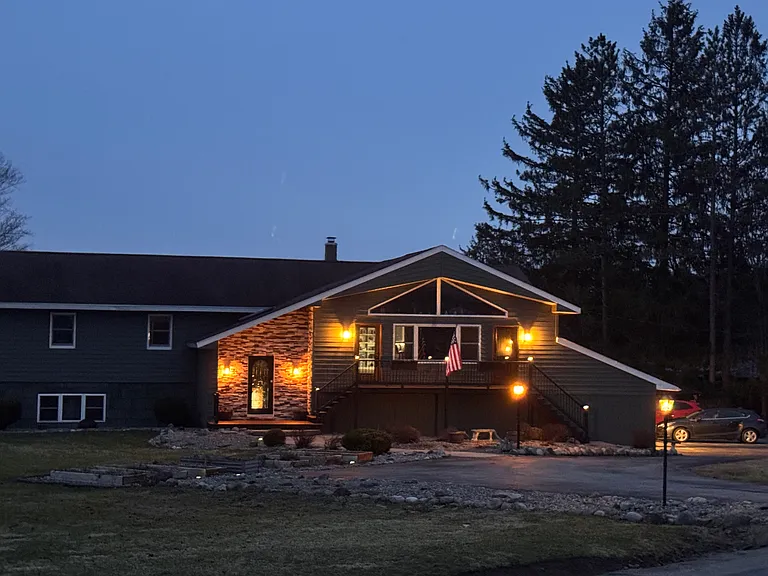212 Spencer Rd — Photo 1