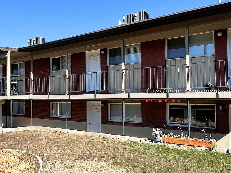 Washington Terrace 8-Plex — Photo 1
