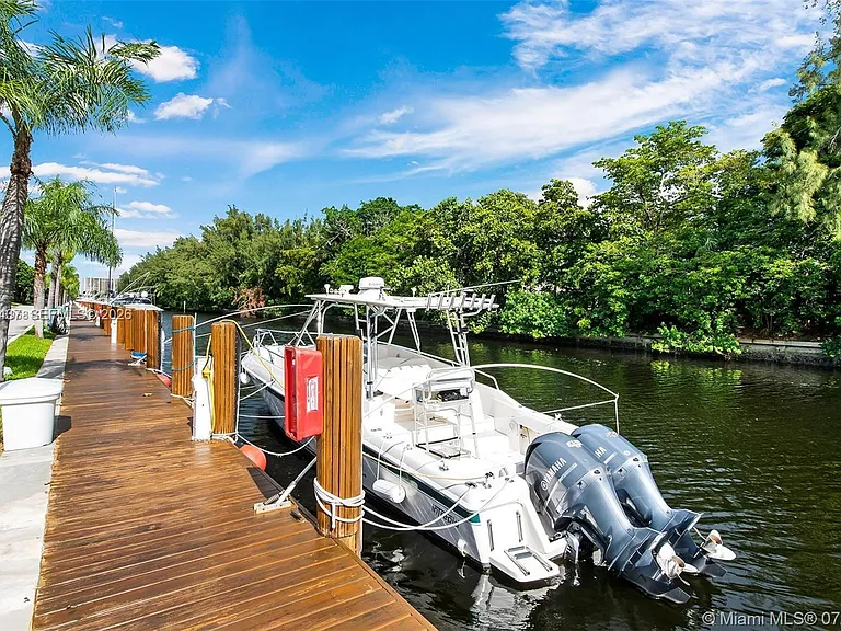 6339 Bay Club Dr #2 — Photo 41