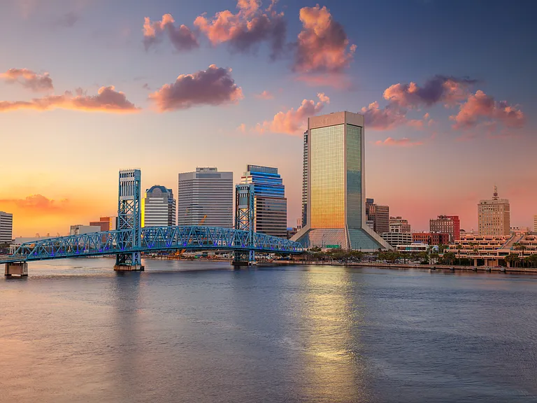 Enjoy an ideal Jacksonville location being minutes from the beach, top employers, schools and entertainment.