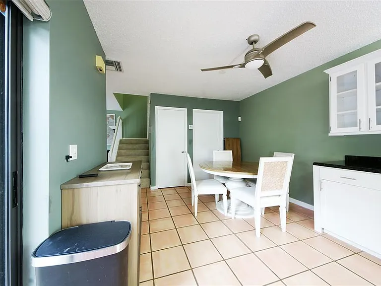 1700 Embassy Dr #504 — Photo 8