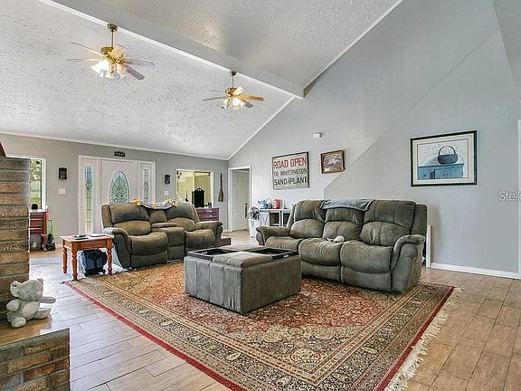 5th image of 418 Glenn Rd