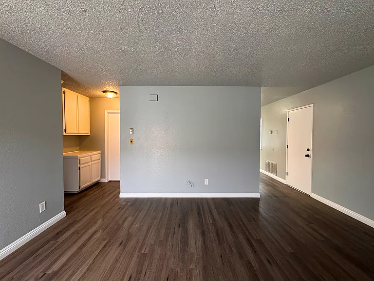 9633 N Loop Blvd #B — Photo 3
