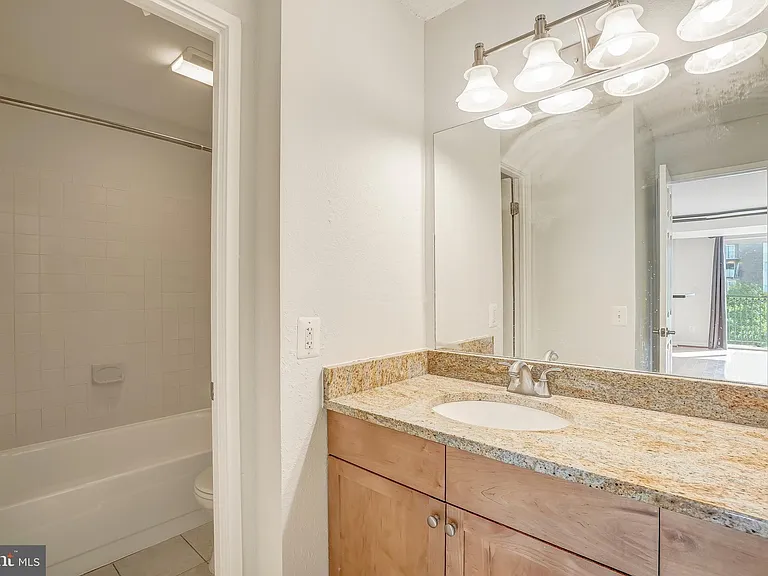 75 S Reynolds St #403 — Photo 15