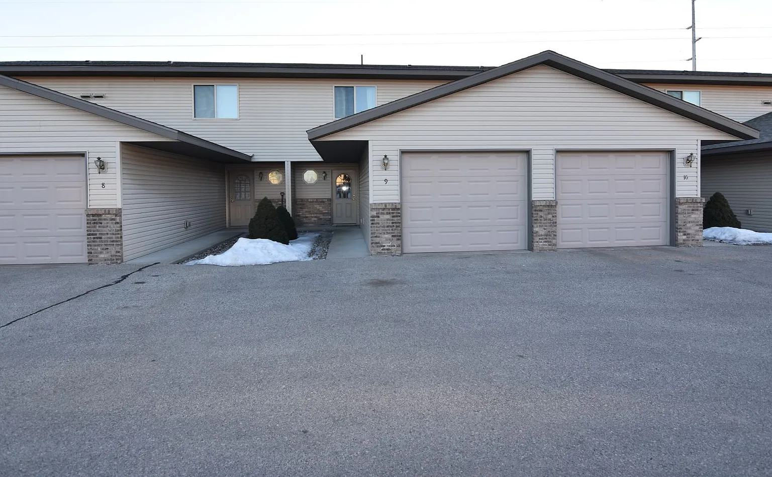 805 Angel Ct — Photo 2