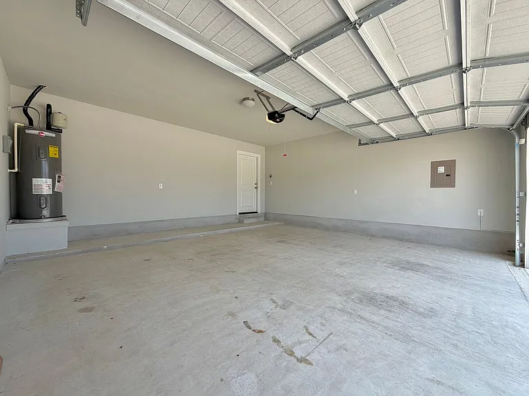 4300 Liberty Ln — Photo 35