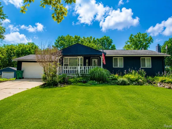 12320 N Holly Rd, Holly, MI 48442