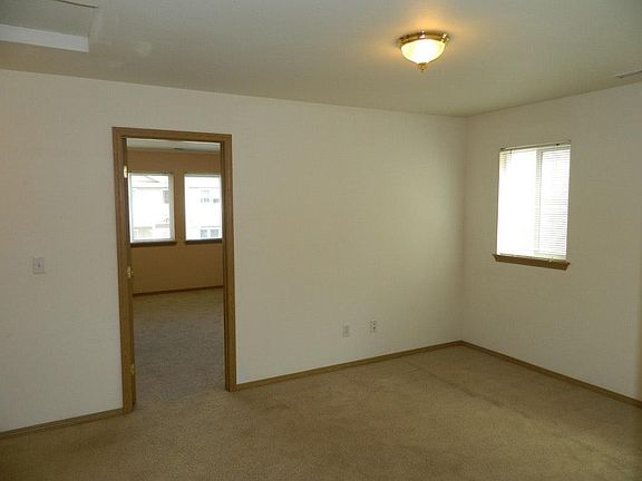 5th image of 4849 43rd Ln SE