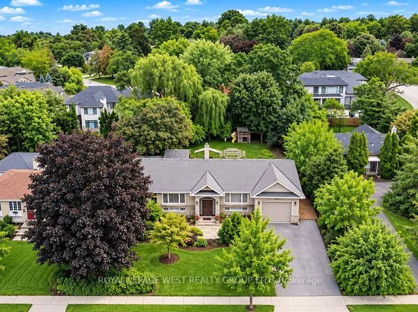 1422 Rebecca St, Oakville, ON L6L 1Z5