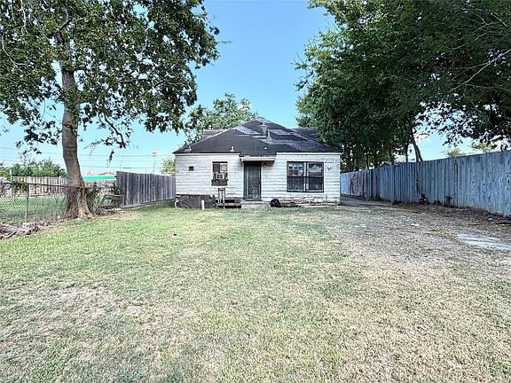 5th image of 2936 Golfcrest Blvd