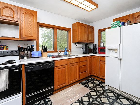 5th image of 725 Morton Ave