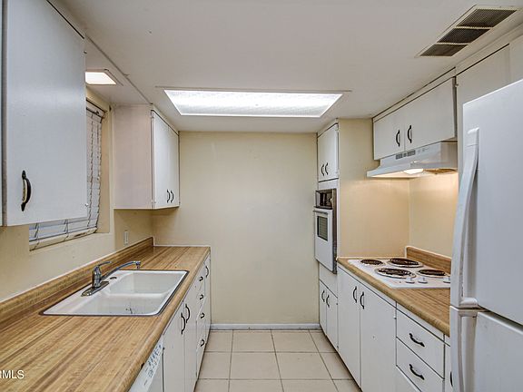 4th image of 102 W MARYLAND Avenue #E2
