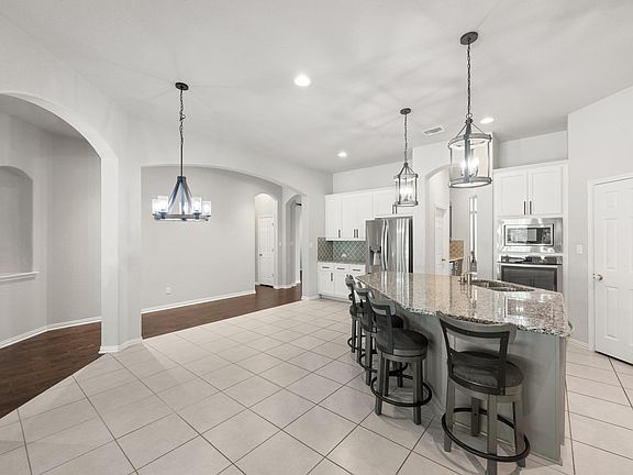 3rd image of 865 Catalina Ln