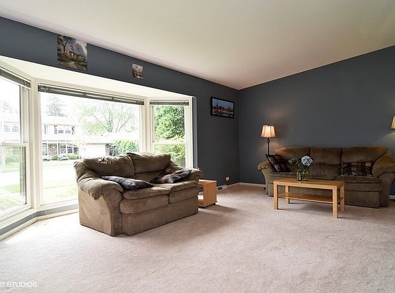 3rd image of 710 E Ivy Ln