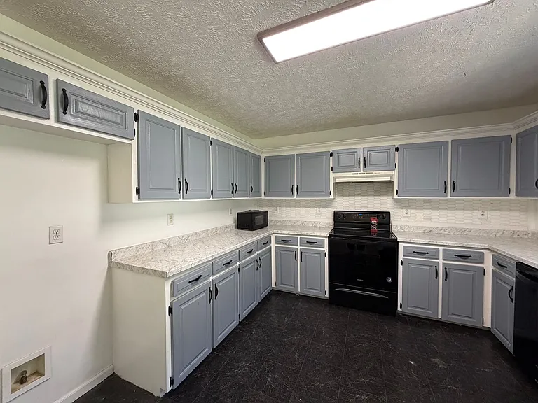 14615 Hobby Dr — Photo 5