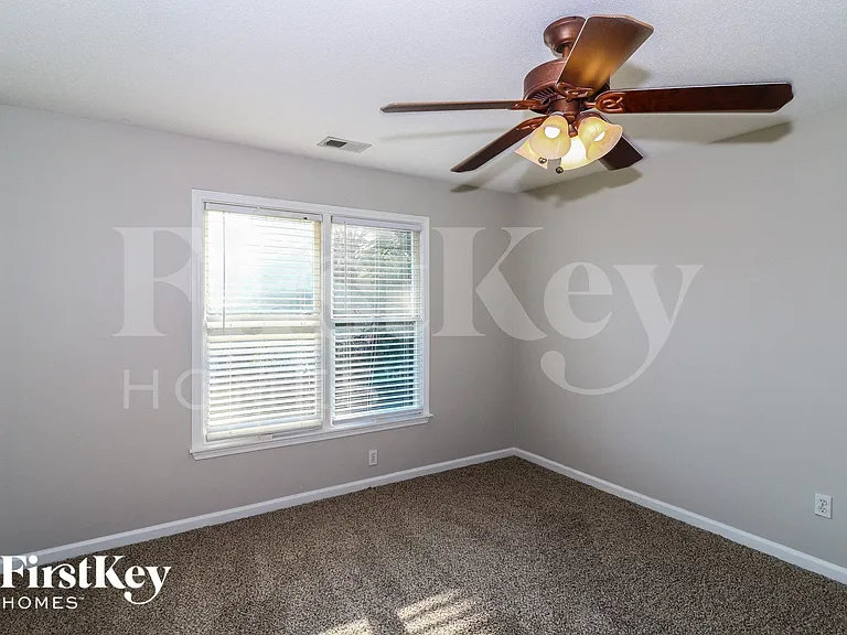 1323 Crossmont Cv — Photo 12