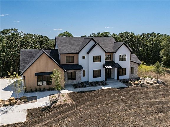 3rd image of 4608 Royal Oaks Ln SW