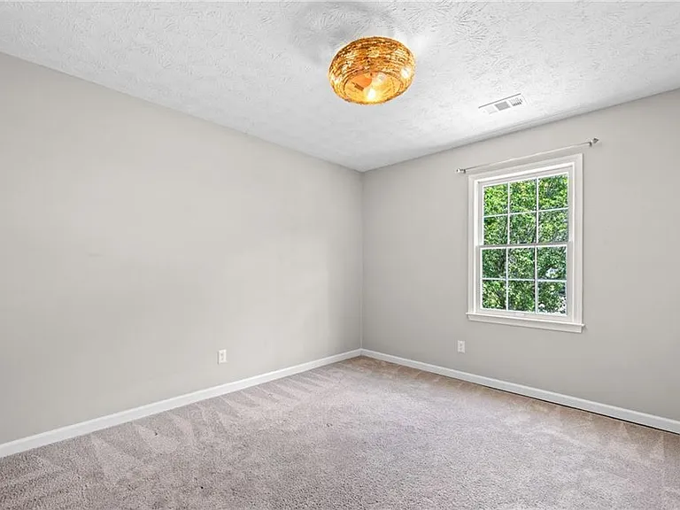 5590 Princeton Oaks Dr — Photo 32