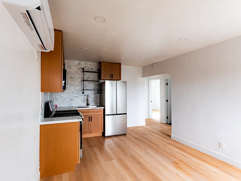 780 E Walton St #B — Photo 6